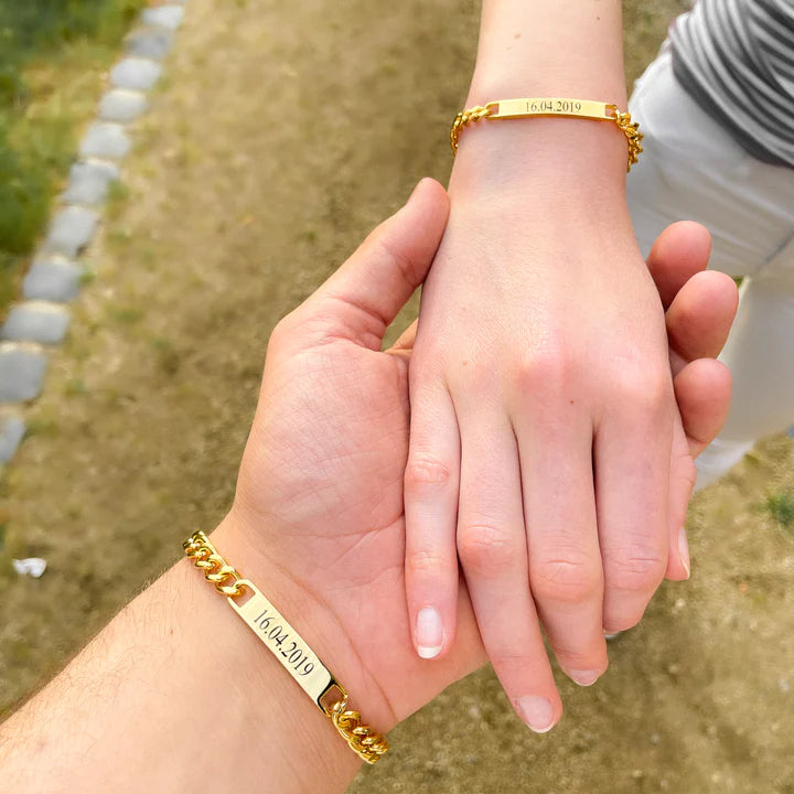 COUPLES NAMES ENGRAVED BRACELET SET